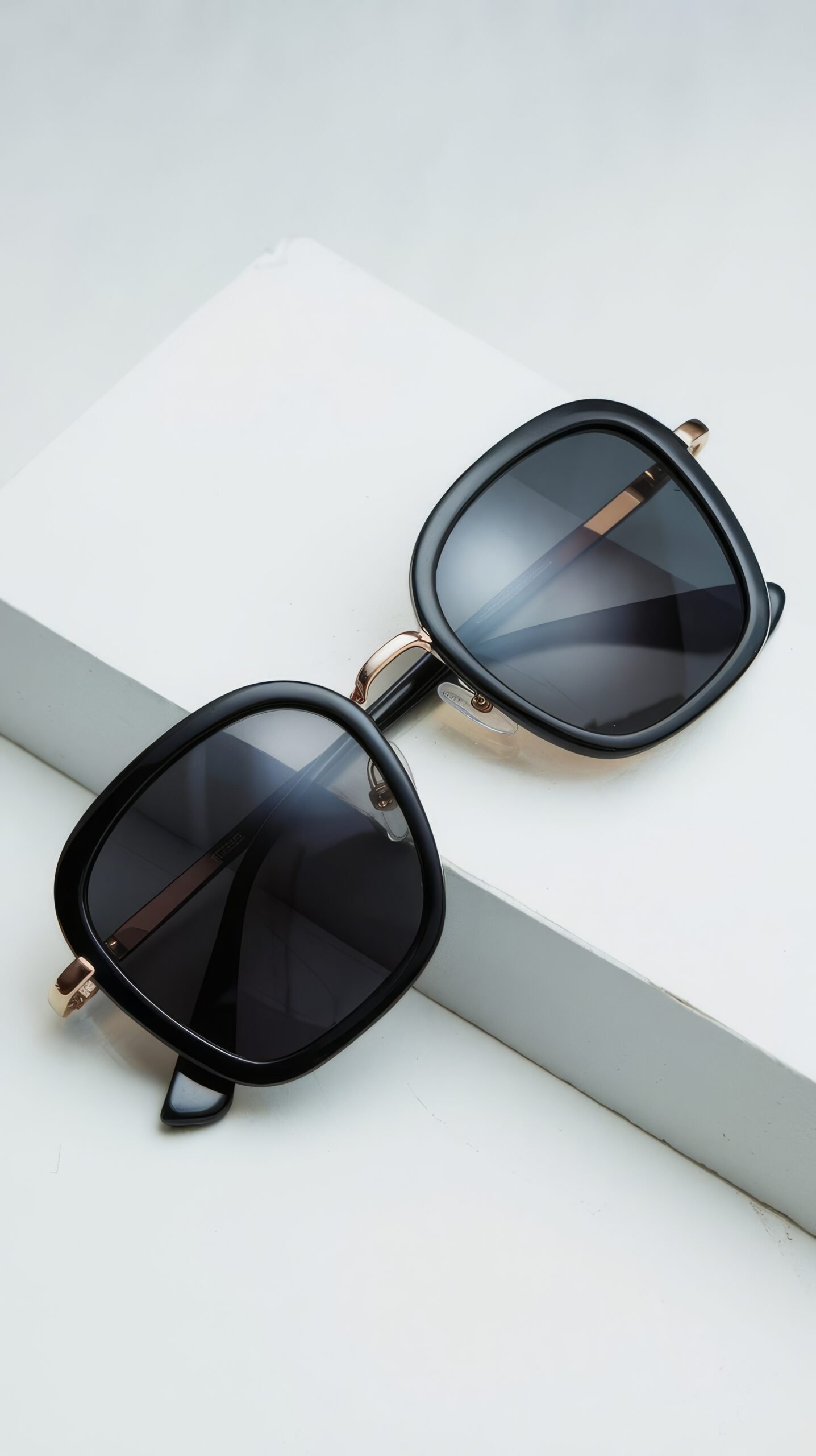 Luxe Square Black Shades
